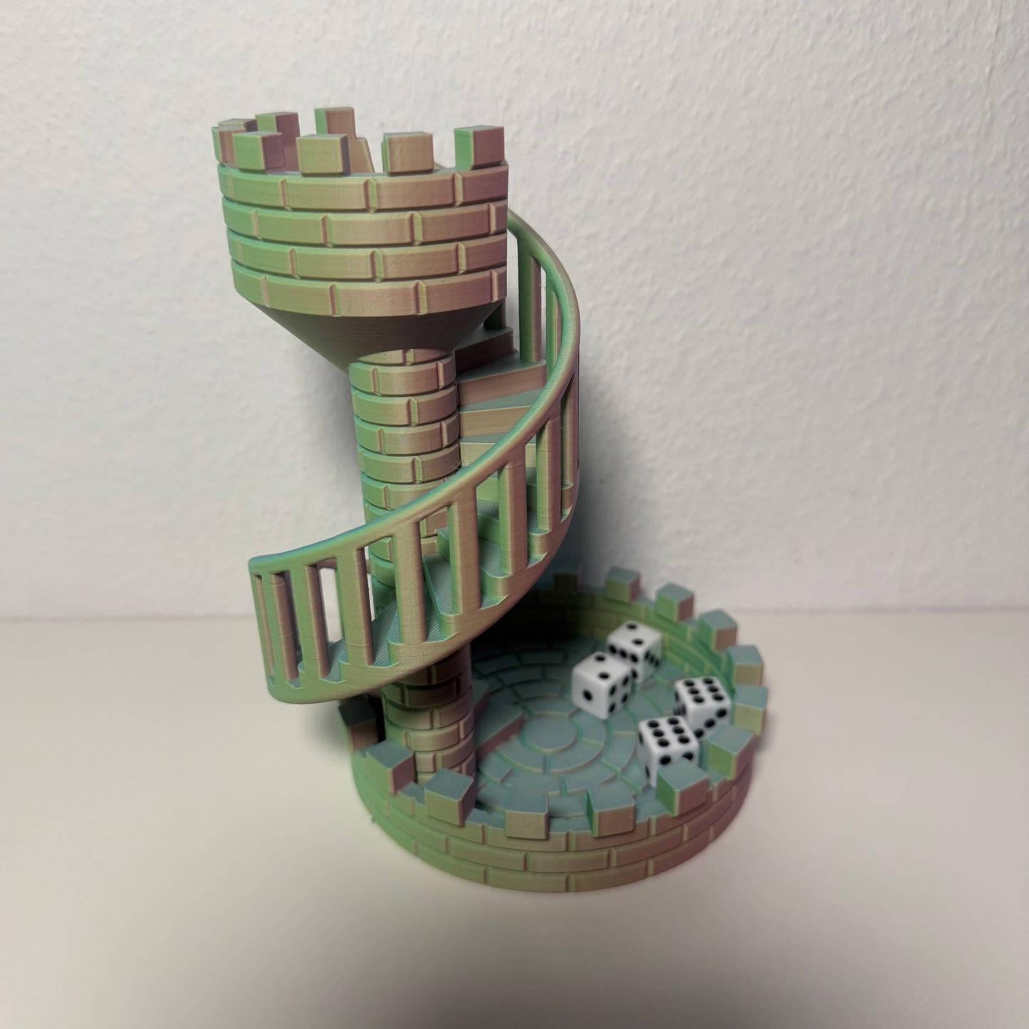 Wendelturm Würfelturm – Brettspiel-Zubehör in Burgen-Optik