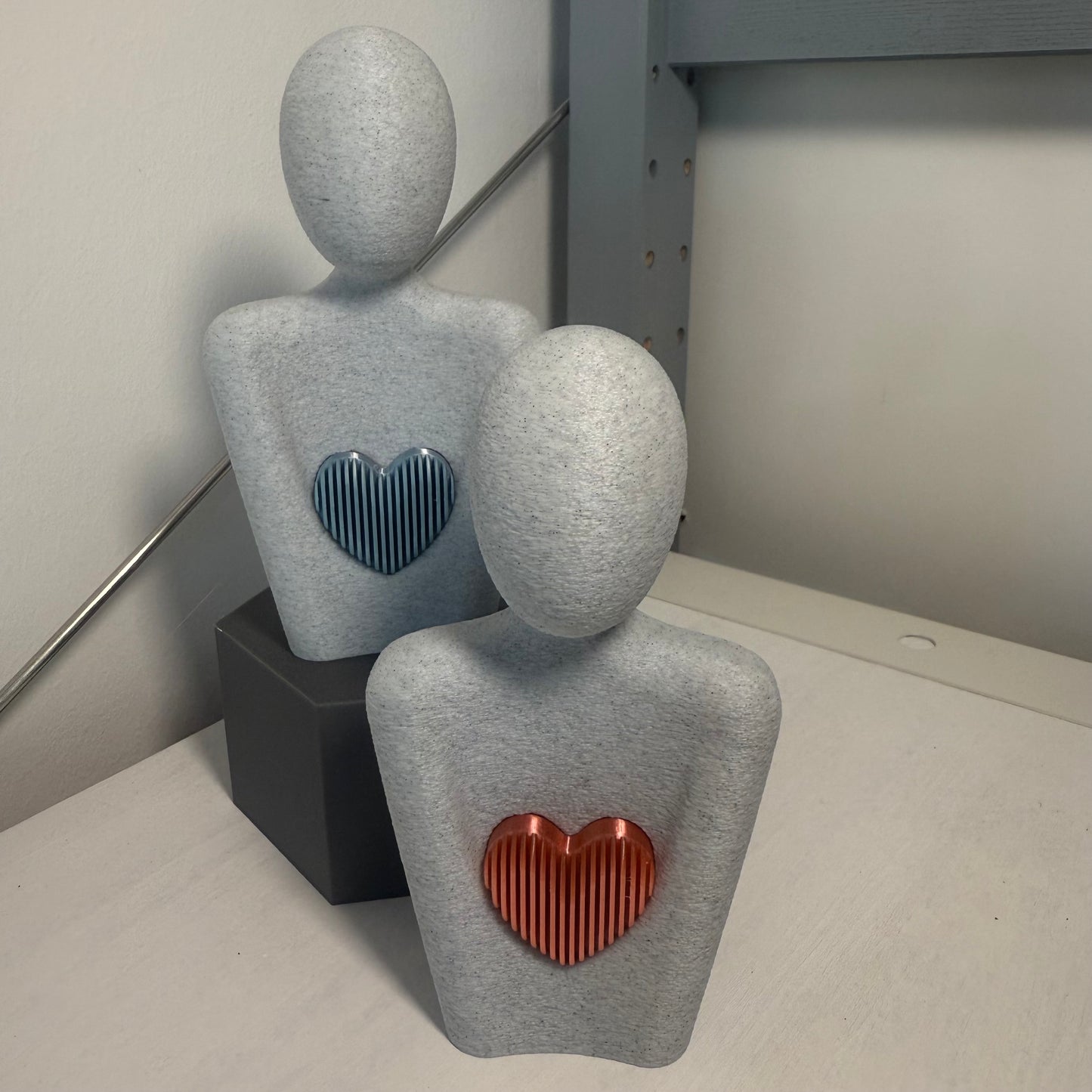 „Skulptur mit Herz – Moderne Figur aus dem 3D-Drucker“