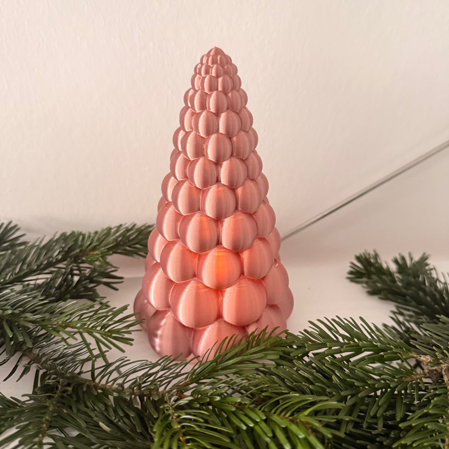 3D gedruckter Weihnachtsbaum aus PLA – Moderne Deko Tanne in Metallic-Optik | Weihnachtsdeko | LED Teelicht Baum (Teelicht nicht inklusive)