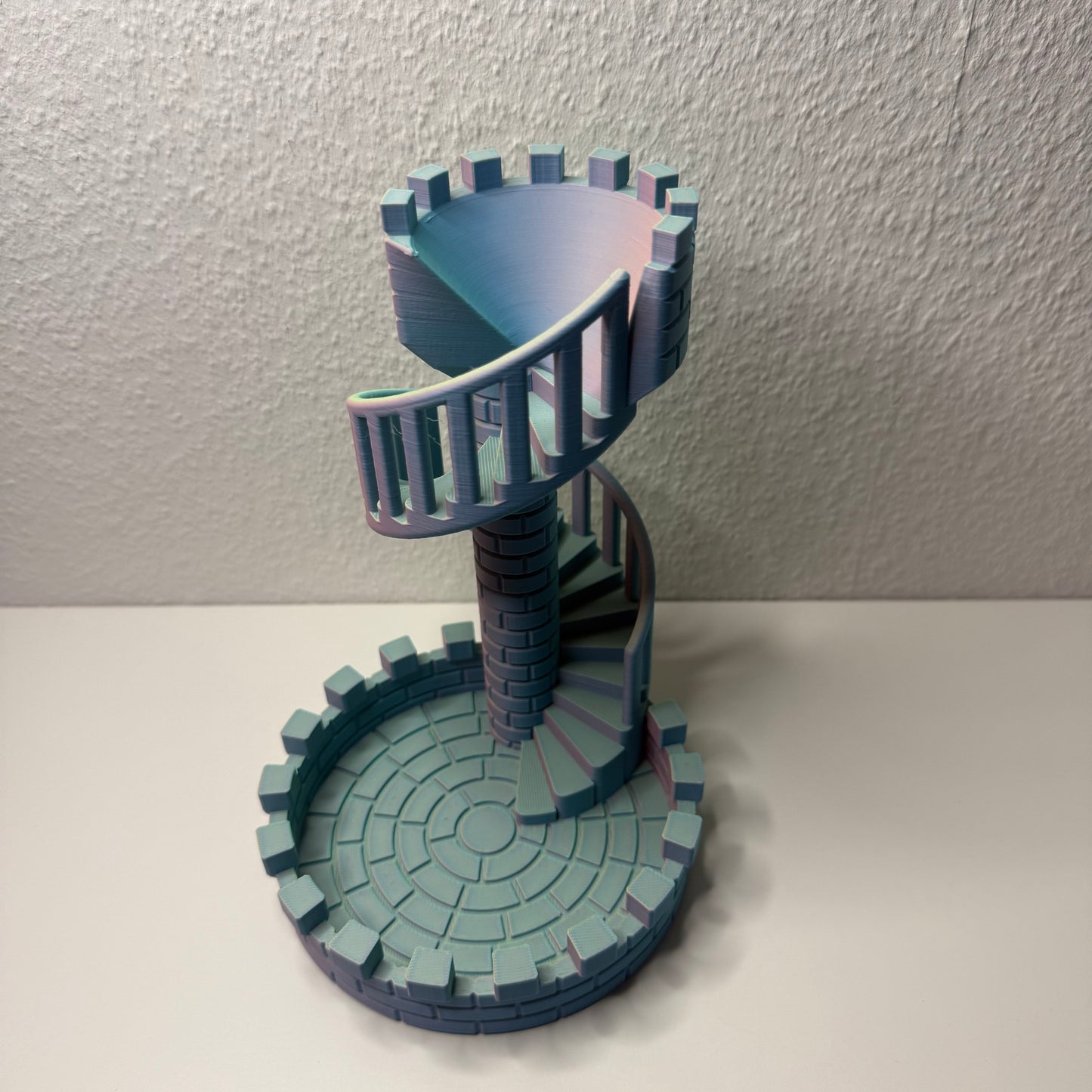 Wendelturm Würfelturm – Brettspiel-Zubehör in Burgen-Optik