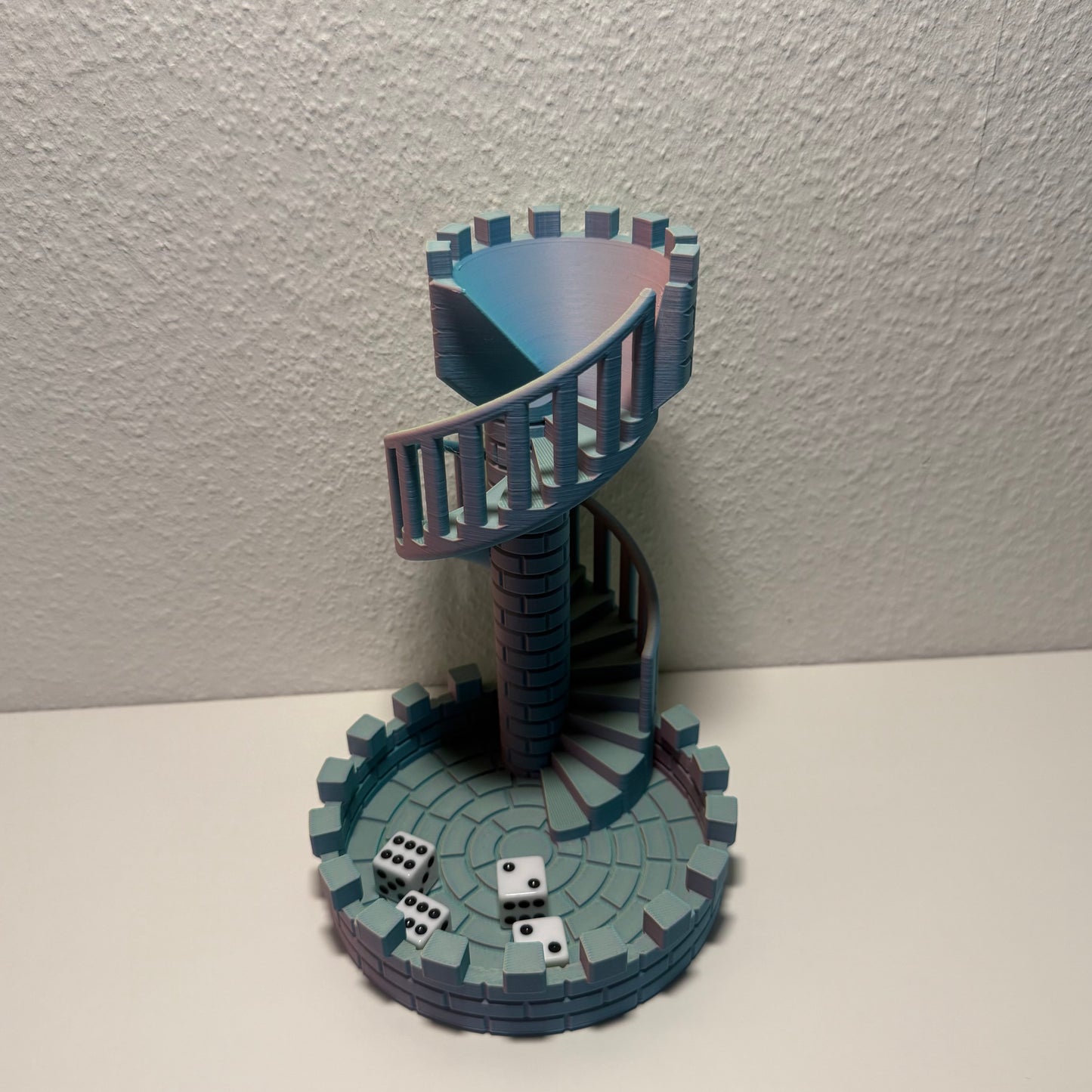 Wendelturm Würfelturm – Brettspiel-Zubehör in Burgen-Optik
