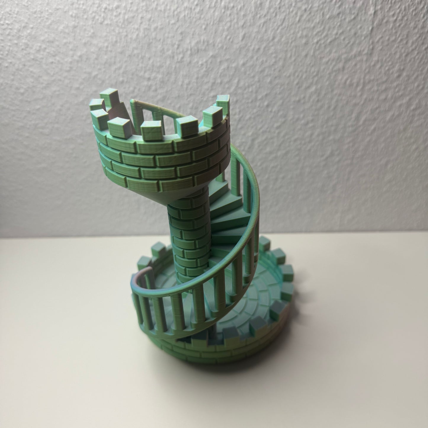 Wendelturm Würfelturm – Brettspiel-Zubehör in Burgen-Optik