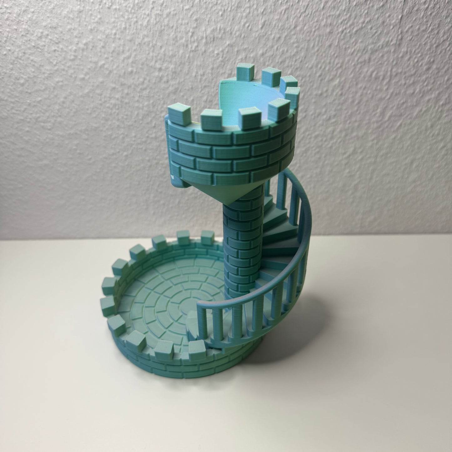 Wendelturm Würfelturm – Brettspiel-Zubehör in Burgen-Optik