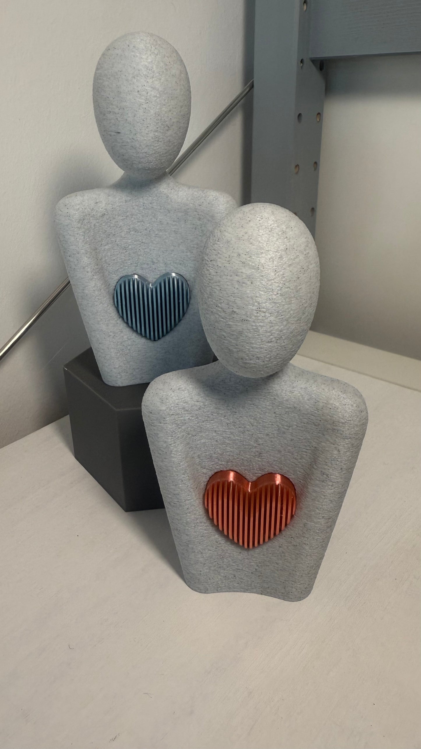 „Skulptur mit Herz – Moderne Figur aus dem 3D-Drucker“