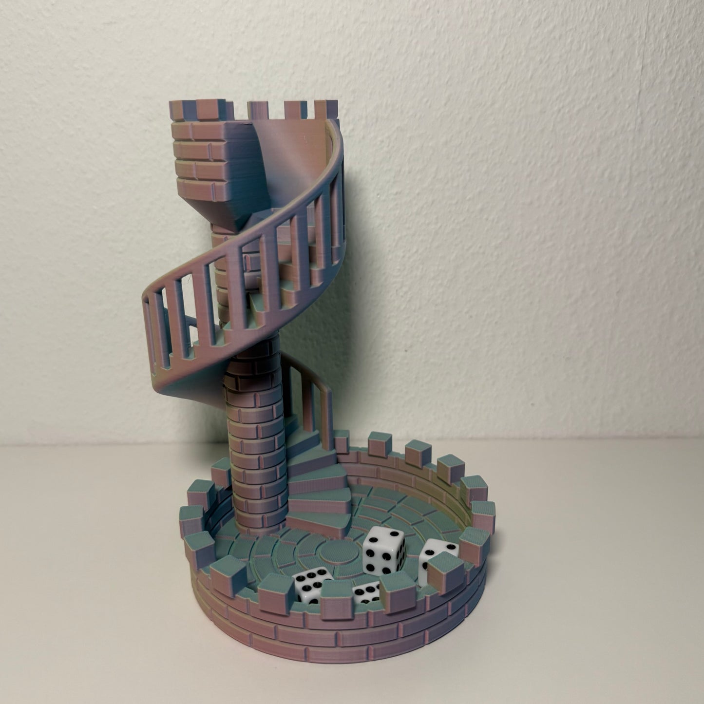 Wendelturm Würfelturm – Brettspiel-Zubehör in Burgen-Optik