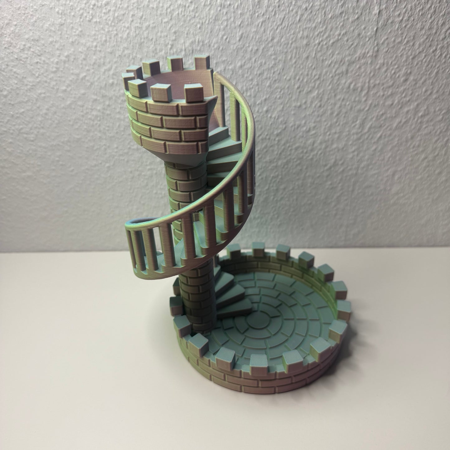 Wendelturm Würfelturm – Brettspiel-Zubehör in Burgen-Optik