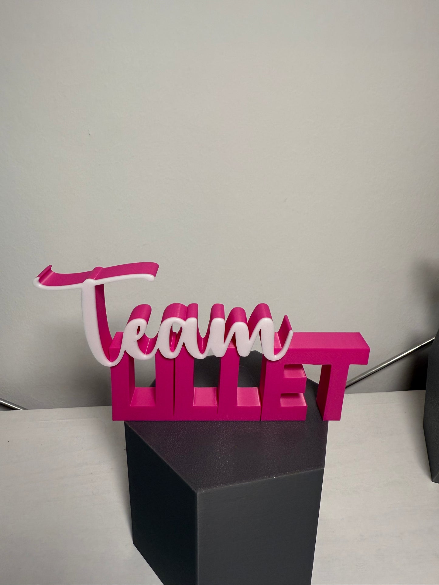 Schriftzug „Team Lillet“ – Deko & Geschenkidee für Lillet-Fans