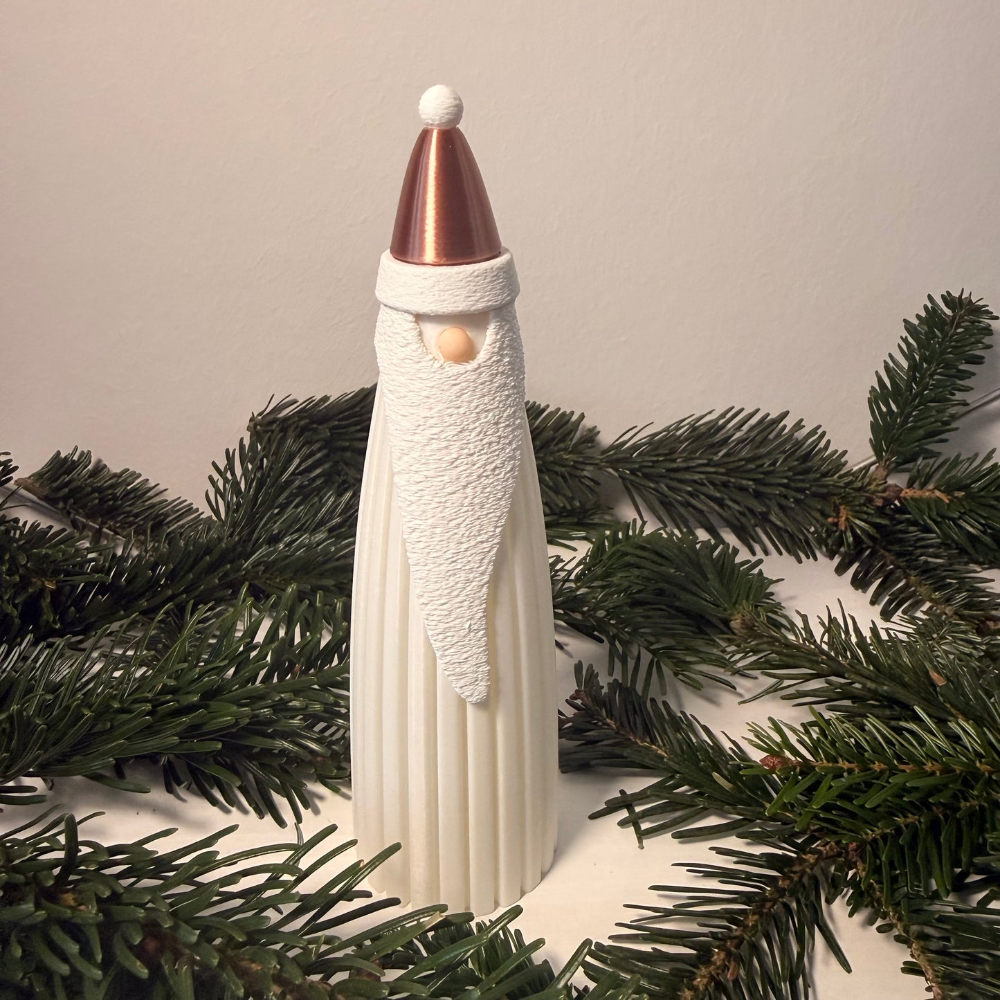 Skandinavischer Weihnachtsmann – 3D-gedruckte Dekofigur mit langer Bartstruktur | Moderne Weihnachtsdeko aus PLA | LED-Teelicht-kompatibel (nicht inklusive)