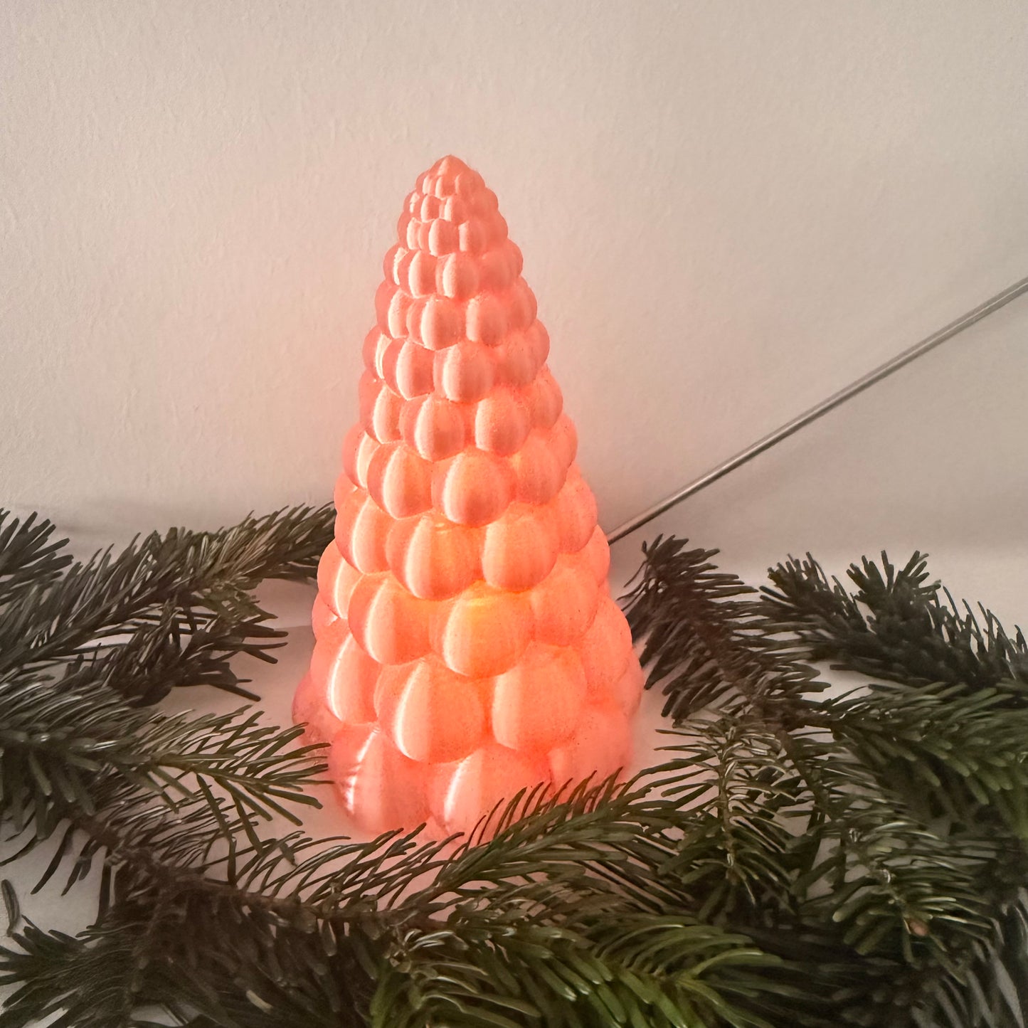 3D gedruckter Weihnachtsbaum aus PLA – Moderne Deko Tanne in Metallic-Optik | Weihnachtsdeko | LED Teelicht Baum (Teelicht nicht inklusive)