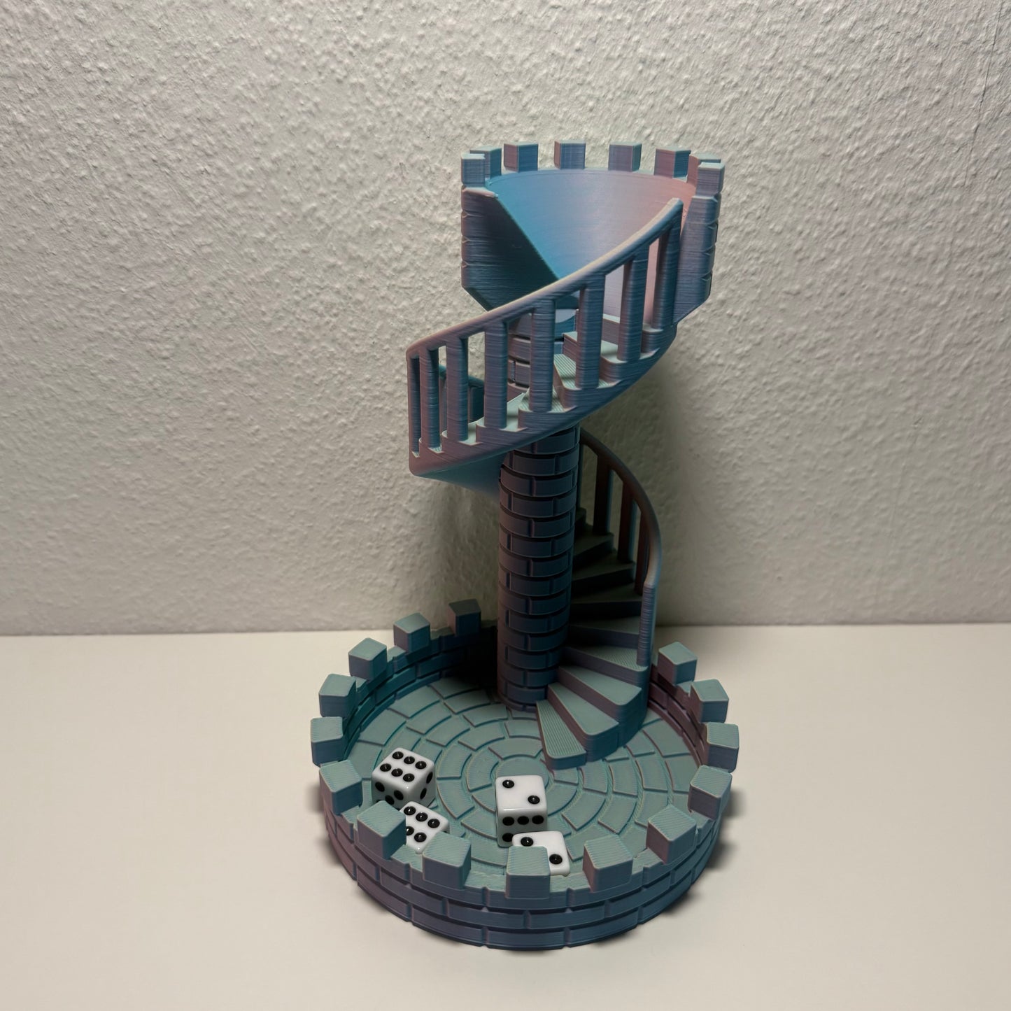 Wendelturm Würfelturm – Brettspiel-Zubehör in Burgen-Optik