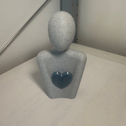 „Skulptur mit Herz – Moderne Figur aus dem 3D-Drucker“