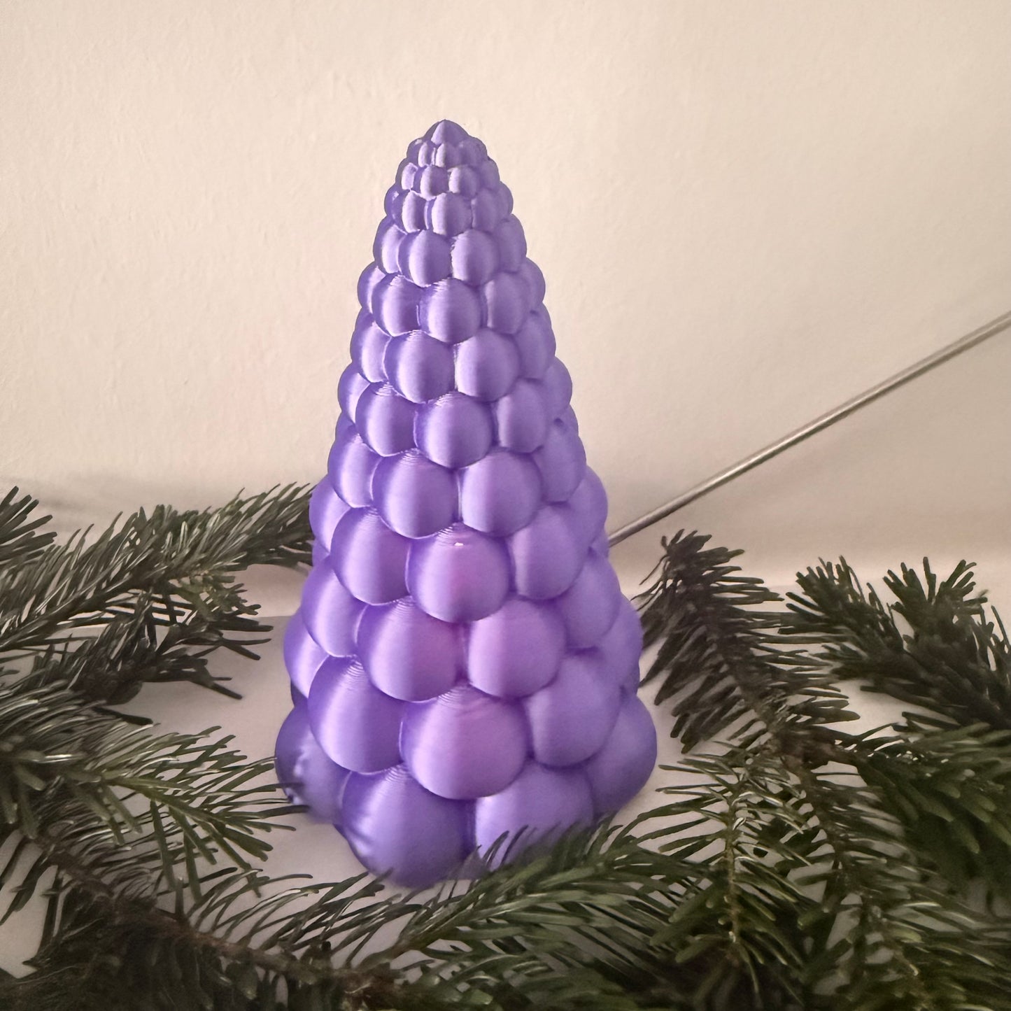 3D gedruckter Weihnachtsbaum aus PLA – Moderne Deko Tanne in Metallic-Optik | Weihnachtsdeko | LED Teelicht Baum (Teelicht nicht inklusive)