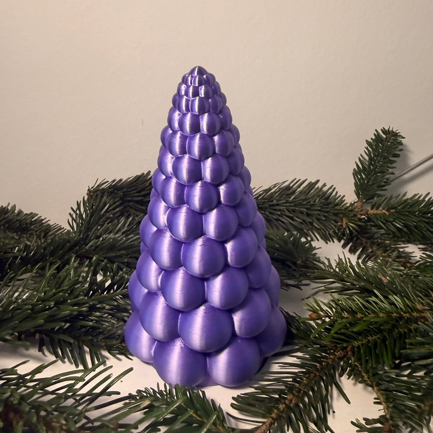 3D gedruckter Weihnachtsbaum aus PLA – Moderne Deko Tanne in Metallic-Optik | Weihnachtsdeko | LED Teelicht Baum (Teelicht nicht inklusive)