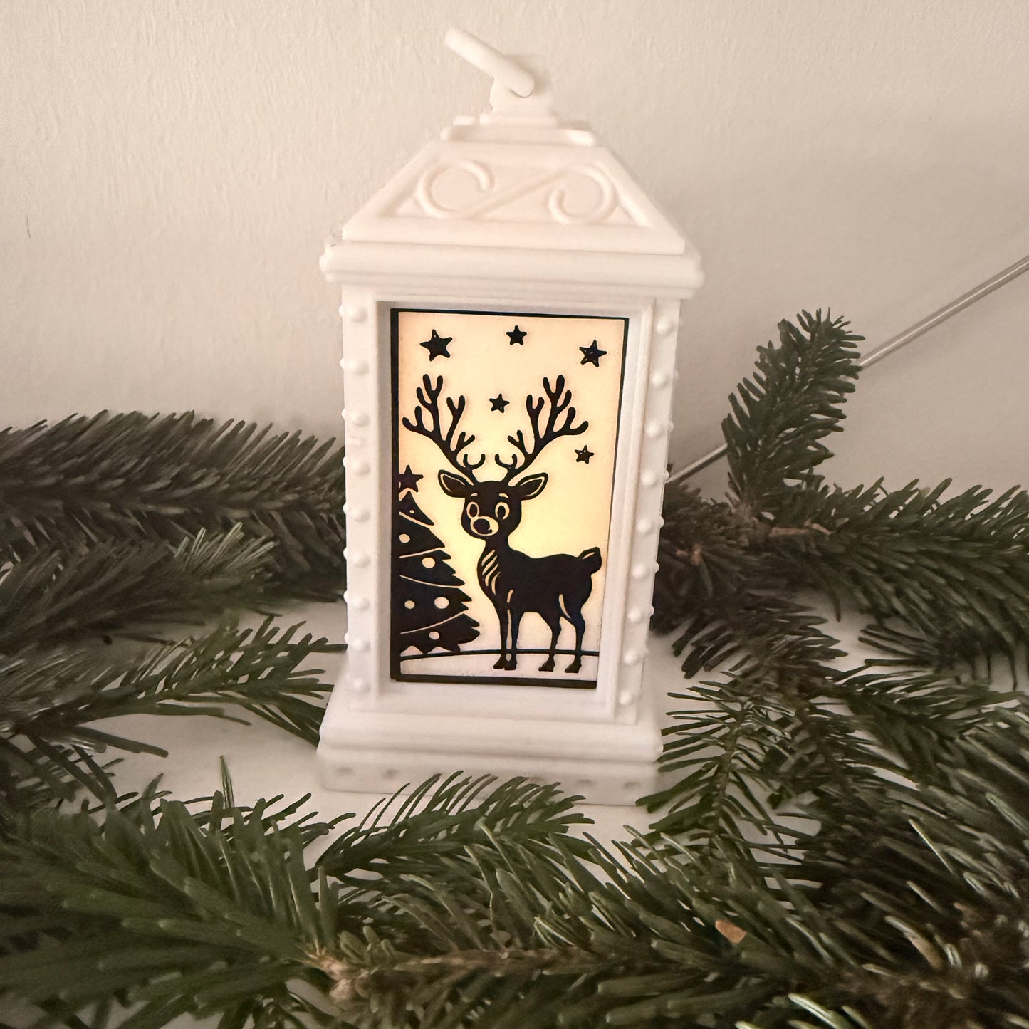 3D gedruckte Weihnachtslaterne – LED Dekolicht mit Weihnachtsmann, Rentier oder Elf | Personalisierte Weihnachtsdeko | Geschenkidee Weihnachten