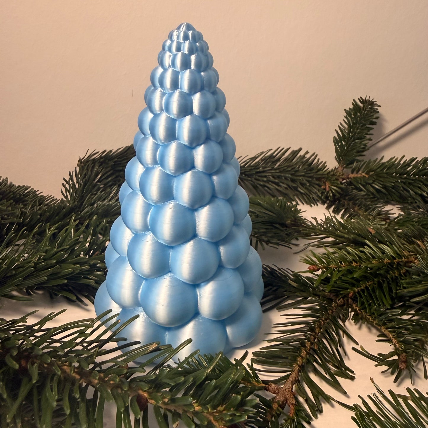 3D gedruckter Weihnachtsbaum aus PLA – Moderne Deko Tanne in Metallic-Optik | Weihnachtsdeko | LED Teelicht Baum (Teelicht nicht inklusive)