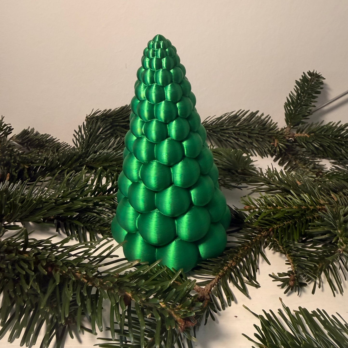 3D gedruckter Weihnachtsbaum aus PLA – Moderne Deko Tanne in Metallic-Optik | Weihnachtsdeko | LED Teelicht Baum (Teelicht nicht inklusive)