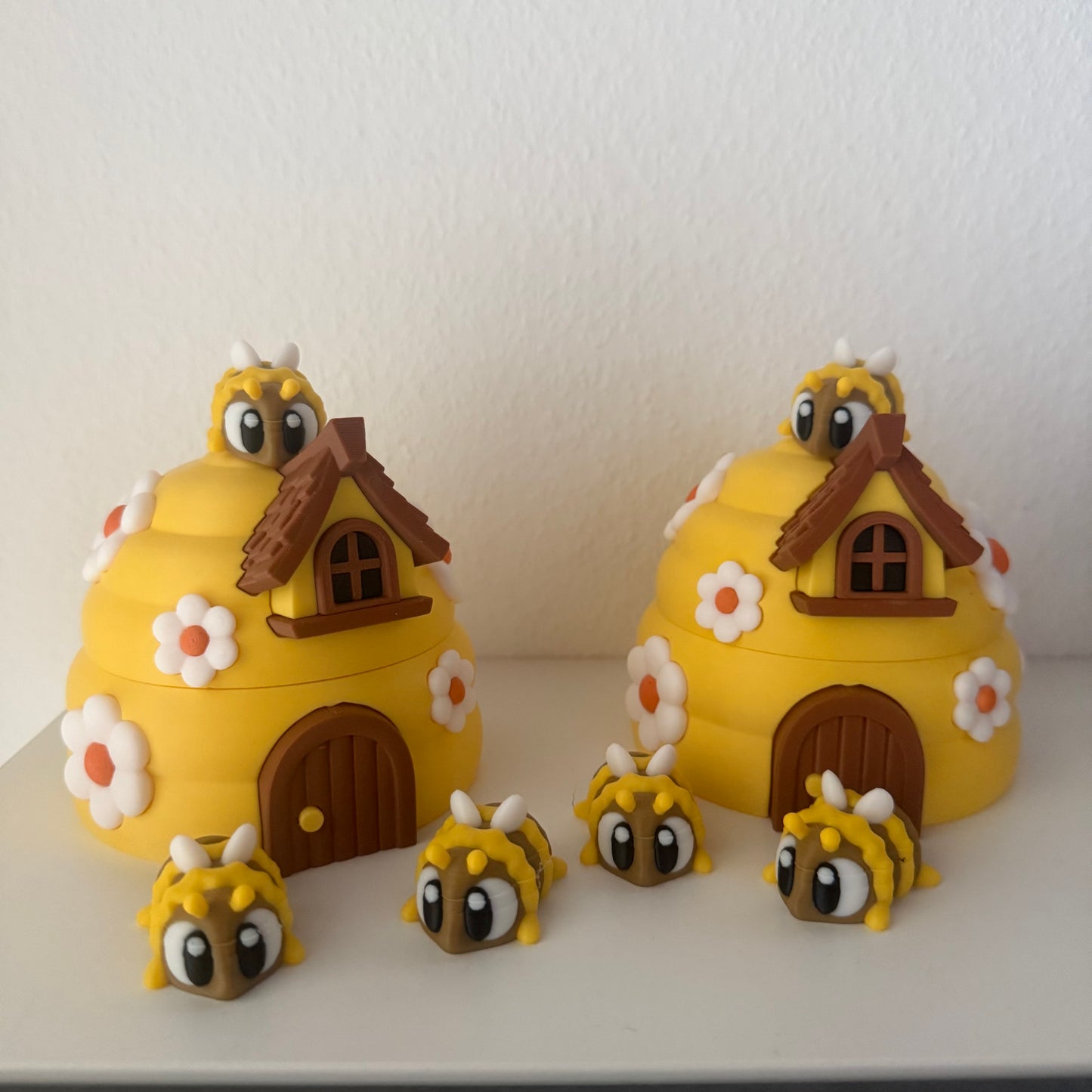 Bienenhaus mit süßen Bienen – 3D-gedrucktes Deko-Set | Personalisierbar & handgefertigt