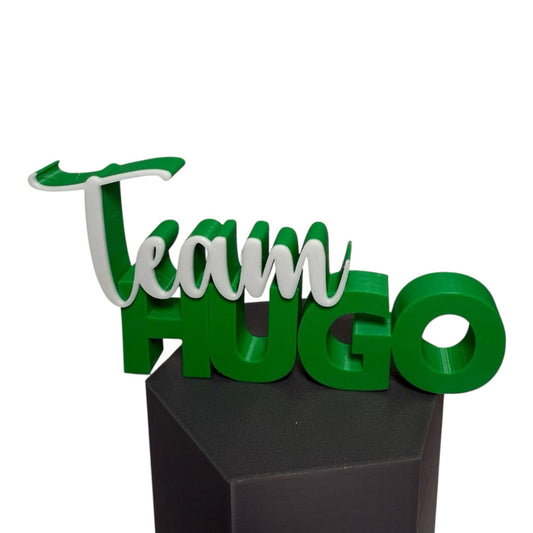 Schriftzug „Team Hugo“ – Deko & Geschenkidee für Hugo-Fans