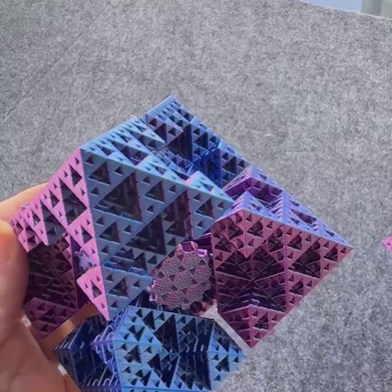 Fraktal Fidget Toy - Bewegliche Sierpinski-Würfel