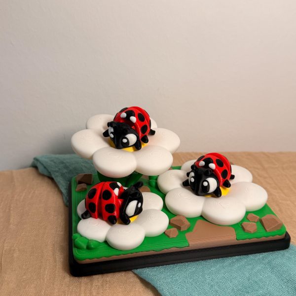 Marienkäfer Diorama auf Blumenwiese – 3D-Druck Deko – Ansicht 5