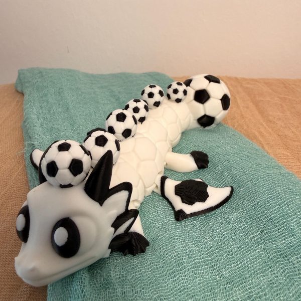 Fußballdrache – beweglicher 3D-Druck Drache im Fußball-Design – Ansicht 4