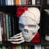Gothic Buchstütze mit Totenkopf und Rosen – 3D-Druck Bücherregal-Deko – Ansicht 3