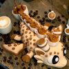 Kaffeedrache mit Kaffeebechern – 3D-gedruckte Fantasy-Figur