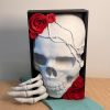 Gothic Buchstütze mit Totenkopf und Rosen – 3D-Druck Bücherregal-Deko – Ansicht 2