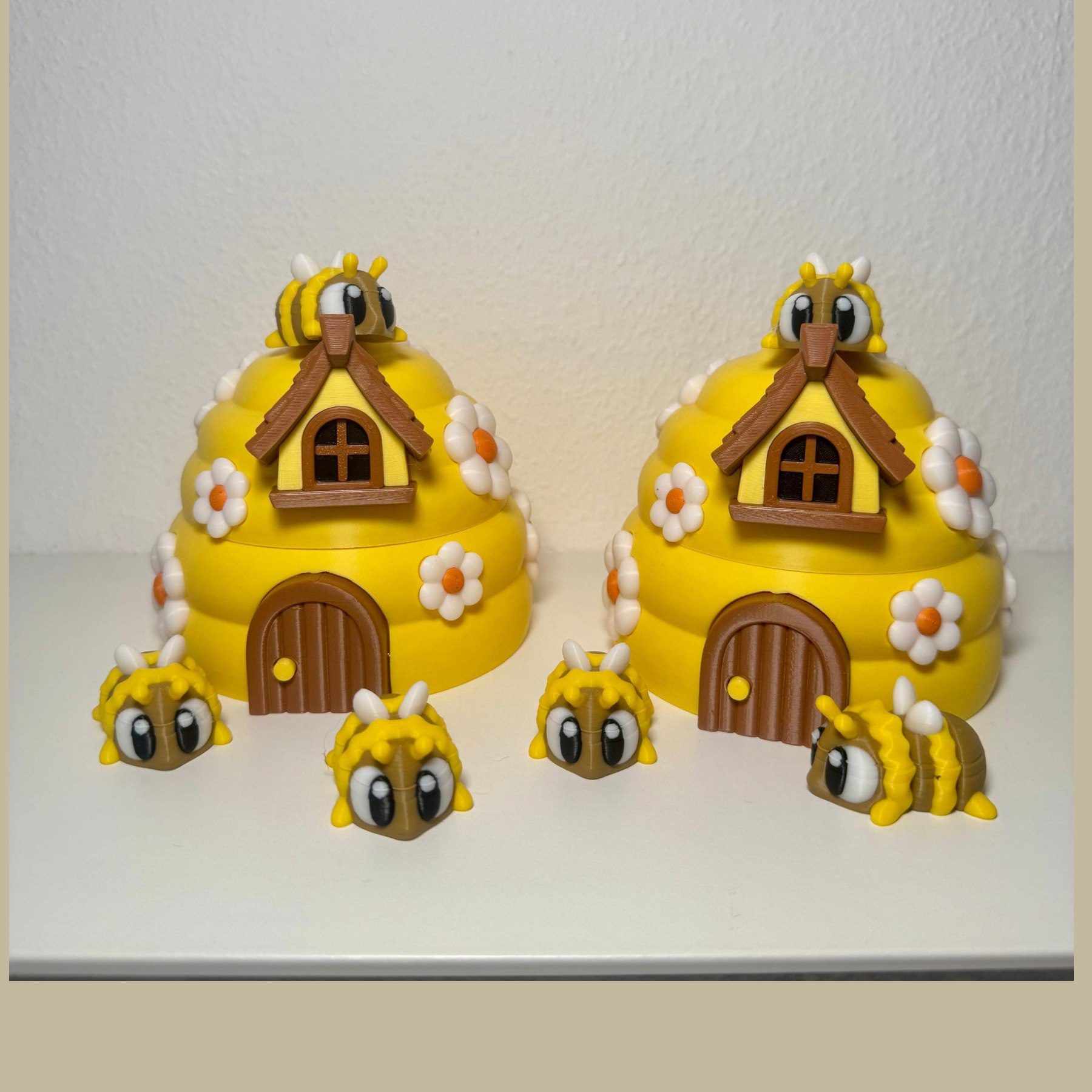 Bienenhaus mit süßen Bienen – Deko-Set | Personalisierbar